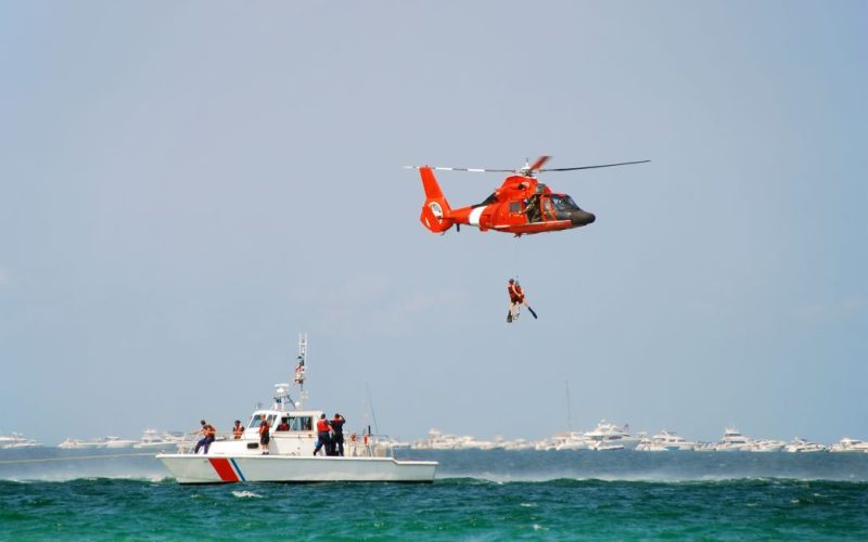 Des plaisanciers secourus après avoir utilisé des signaux de détresse