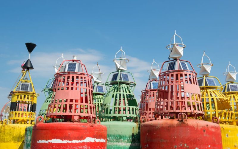 marine-buoys Bouées de navigation maritimes rouges, vertes et jaunes